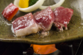 【陶板ステーキ】肉汁溢れるメインは口に入れた瞬間幸せに