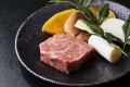 【蔵王牛ステーキ】蔵王連峰の麓牧場でのみ畜産される希少なブランド牛。甘みのある赤身が特徴です。