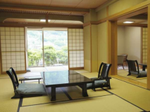 和室12帖次の間、広縁付デラックスタイプ（バス・シャワー付）