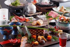 旬の食材を盛り込んだ会席料理