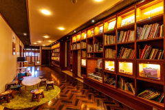 特別フロア【1000冊の絵本フロア】
1,000冊の名作絵本と、このフロア宿泊者様限定の玩具箱、自動演奏のオルゴールをお楽しみ頂けます。