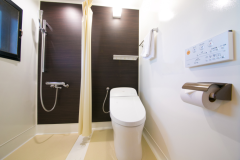 ◆最上階和室12.5畳◆2015年改装。ミラブルシャワーヘッドを採用したシャワーブース、洗浄機付きトイレとなります。