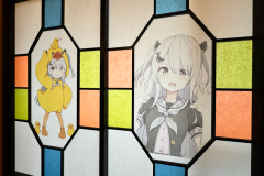 自信満々アヒル着ぐるみな八咫ちゃんと、ガオポーズを恥じらう八咫ちゃんのコントラスト