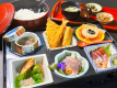 会席弁当：お刺身・黒毛和牛ローストビーフ・季節の蒸し物・揚げ物・デザート・珍味・ご飯・お味噌汁
お部屋でゆっくり過ごしたい方に「お部屋で夕食朝食お弁当プラン」