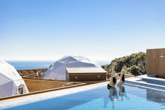 【インフィニティプール】向こう側には、長崎の海がご覧いただけます。