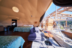 【OCEAN SUITE DOME】大きな窓からは、優しく光が射しこみます