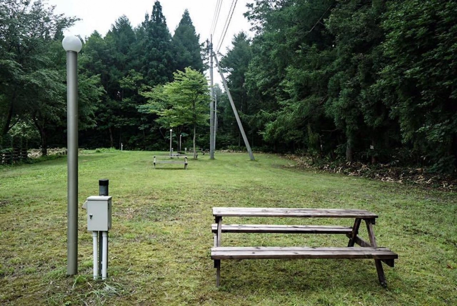 コンセントは隣と共有ですが、1区画に2口は確保できます