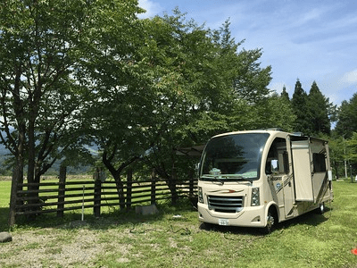 地面は固めなので、車が通りやすいです。