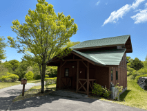 お車2台をコテージ前に駐車いただけます♪
