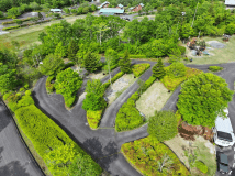 垣根に囲われプライベート感のあるサイトです♪