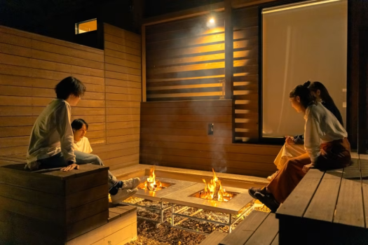 火のぬくもりに癒されて、夜がゆっくり流れていく。