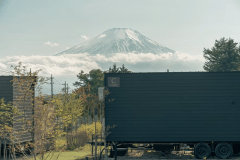 CABIN越しに望む富士山。ここだけの、贅沢な眺め。