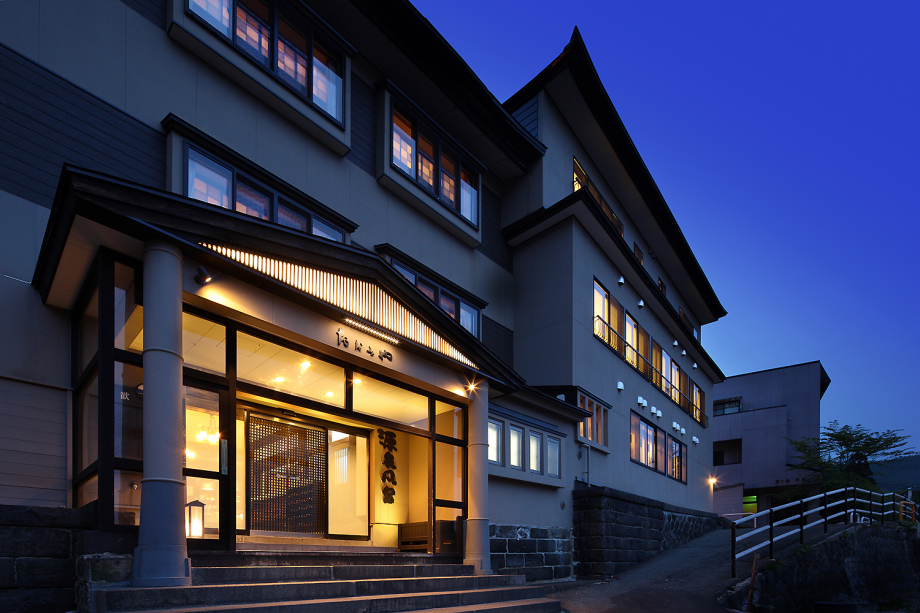 【外観 夜】大正ロマンの世界が広がるレトロな温泉旅館 【外観 夜】大正ロマンの世界が広がるレトロな温泉旅館