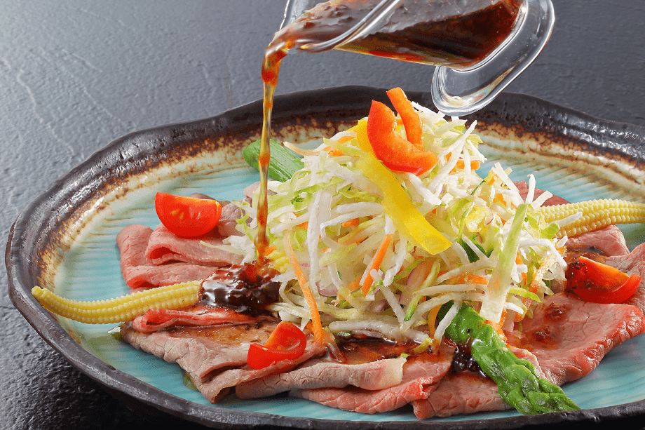 夏季限定！メイン料理は夏に人気の冷しゃぶしゃぶ！