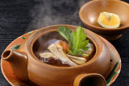 秋の味覚「松茸の土瓶蒸し」