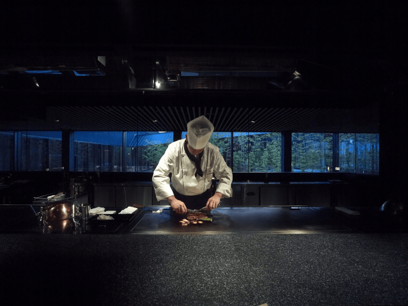 【鉄板焼き】鉄板料理竹彩ではお客様の目の前で調理する、宮崎の旬の食材をお楽しみ頂けます。