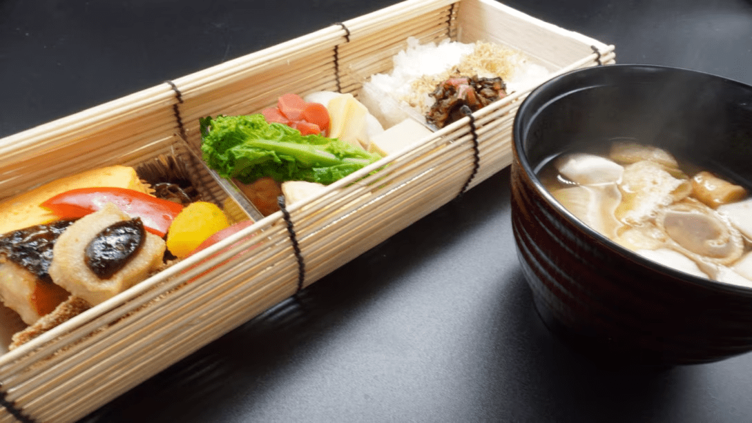 竹と和食 結縁　竹籠和朝食