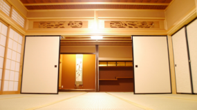 座敷わらしのお部屋「槐の間」 
不思議な体験が待っているかも...
 座敷わらしのお部屋「槐の間」 
不思議な体験が待っているかも...