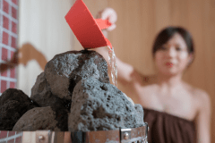 アロマ水によるセルフロウリュもお愉しみいただけます。