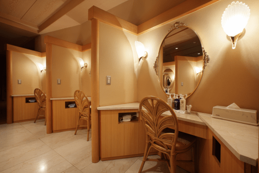 女性専用パウダーコーナーでは、それぞれ仕切りがあるので、お風呂上がりのお肌のお手入れも気兼ねなくごゆっくりとご利用いただけます。