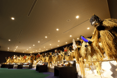 「なまはげ館」施設内
いまでも各地域に伝わる“なまはげ行事”の面の数々は100体以上！