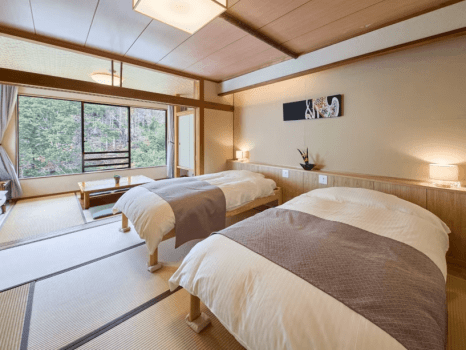 谷川岳を望む「和」のツインルーム８畳＋堀りごたつ（３畳）