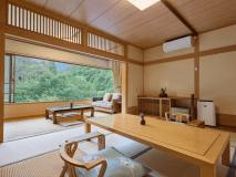谷川岳望む源泉かけ流し半露天風呂付和室10畳+4.5畳