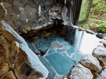 【萩】谷川岳側の源泉かけ流し半露天風呂付客室（階段あり）