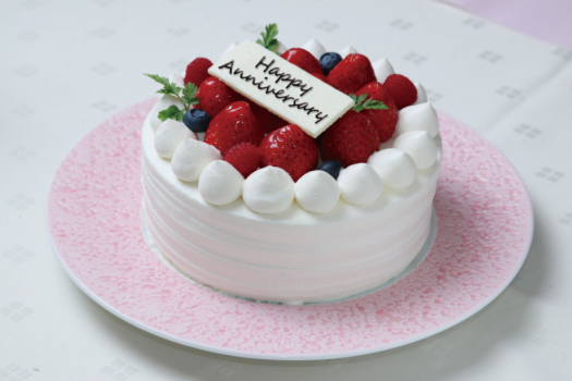 プラン特典/イチゴとベリーのアニバーサリーケーキ（例）