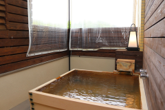 露天風呂/弱アルカリ泉・マグネシウム泉を掛け合わせた混合泉になります 露天風呂/弱アルカリ泉・マグネシウム泉を掛け合わせた混合泉になります