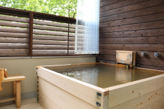 露天風呂/弱アルカリ泉・マグネシウム泉を掛け合わせた混合泉になります 露天風呂/弱アルカリ泉・マグネシウム泉を掛け合わせた混合泉になります