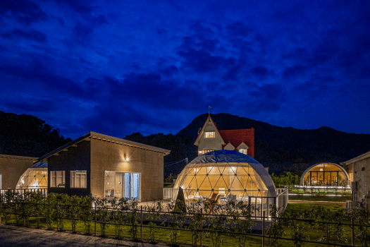 REST GLAMPING■4周年記念■《早得45・肉祭りプラン》＜1日2組限定＞広島三原名物「神明鶏」まるごと1本サービス&グリル無料｜7月-9月の期間限定プラン
