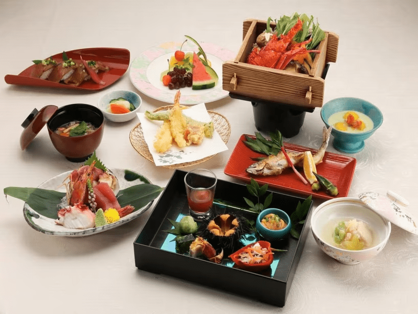 会席料理一例　旬にこだわる献立で日本の四季を感じさせる繊細な味わいをお楽しみ下さい♪