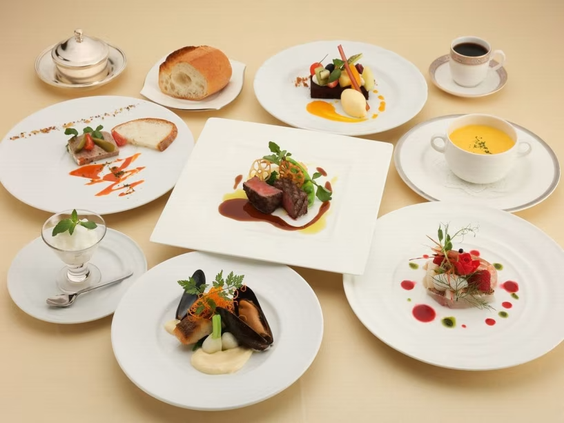 ロイヤルプラン・フレンチコース一例　料理長がお届けするフレンチは厳選された素材を一品一品丁寧に調理しコースで御提供します。至福の時間をごゆっくりお過ごしください。