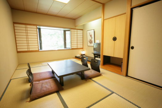 渓谷沿いに面した眺めの良いエコノミー和室7.5畳間