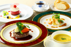 フランス料理一例：お気軽にお楽しみいただける1泊2食付プランです。