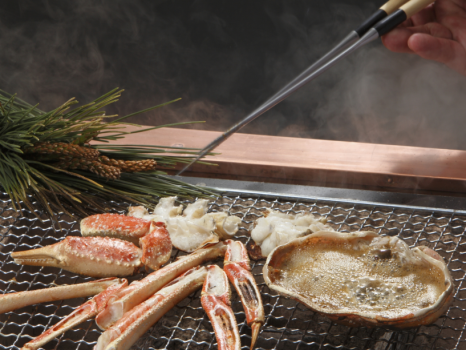 【最高級！タグ付活松葉蟹2杯相当♪雅の膳】かに刺し、焼きガニ、蟹すき、茹でかにの四種料理をご堪能