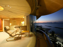 【特別室】弓ヶ浜から大山まで一望、大きくラウンドした優雅な意匠を持つ、当館1室のみの特別なお部屋 【特別室】弓ヶ浜から大山まで一望、大きくラウンドした優雅な意匠を持つ、当館1室のみの特別なお部屋