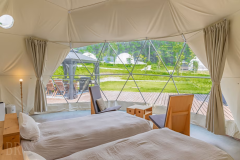 【キシルドーム】4ベッド・7Mドームテント～こだわりの空間。キシルの上質な木製家具に安らぐ～