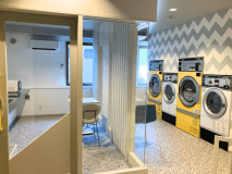 ますます便利♪ランドリースペースの隣には電子レンジ・IHクッキングヒーターも完備