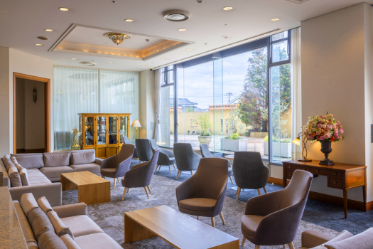 【ラウンジ】広々としたラウンジで、くつろぎのひととき。リラックスして旅の準備を