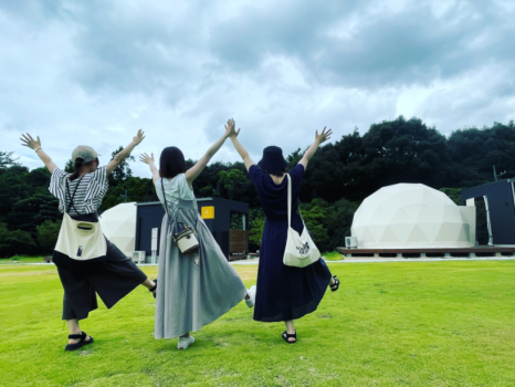 テントの前で集合写真♪