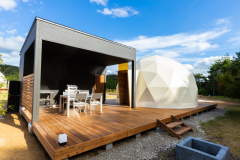 宿泊区画にはテント、ガゼボ、付属棟、焚き火台があります。ごゆっくりお楽しみ下さいませ。 宿泊区画にはテント、ガゼボ、付属棟、焚き火台があります。ごゆっくりお楽しみ下さいませ。