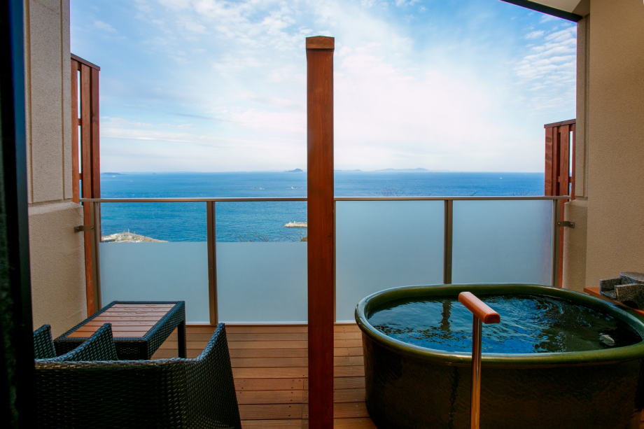 石鏡第一ホテル神倶良 温泉露天風呂客室【夕凪・潮騒】61平米【禁煙】 プランを選ぶ