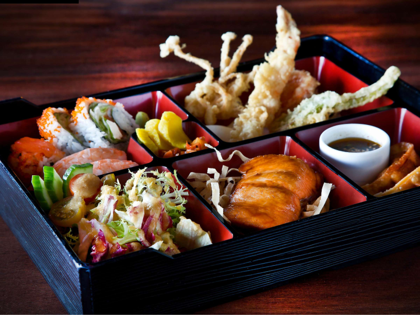 【松花堂弁当（夕食）お部屋入れプラン】大人気のスペイン村で時間を気にせず楽しんで花火を見てからでも大丈夫♪