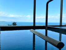 展望大浴場：展望風呂は海抜200M！目の前に広がる大海原を堪能しながらの湯あみ