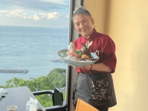 美しい海の景色を眺めながら味わう、石鏡ならではの贅沢な海の幸。 美しい海の景色を眺めながら味わう、石鏡ならではの贅沢な海の幸。