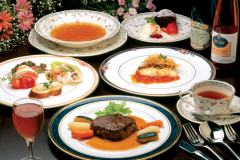 【夕食一例(大人)】オーナーシェフ自慢の本格欧風コースディナーをご堪能ください♪ 【夕食一例(大人)】オーナーシェフ自慢の本格欧風コースディナーをご堪能ください♪