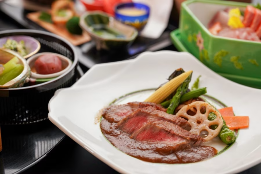 ジューシーな米沢牛サーロインステーキ　夏野菜と共に