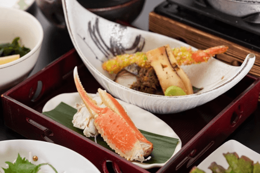 塩蒸しで仕上げたズワイガニの贅沢な味わい